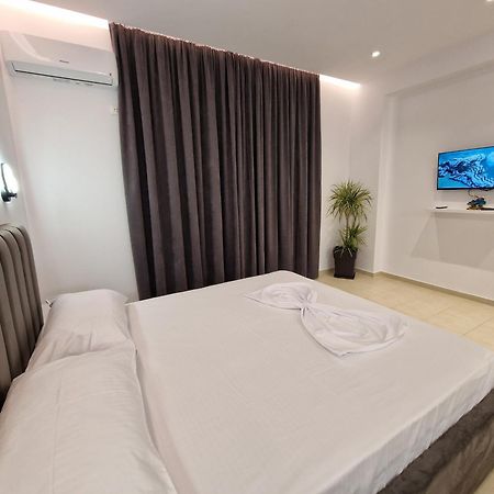 Feniks Hotel Ksamil Exterior photo