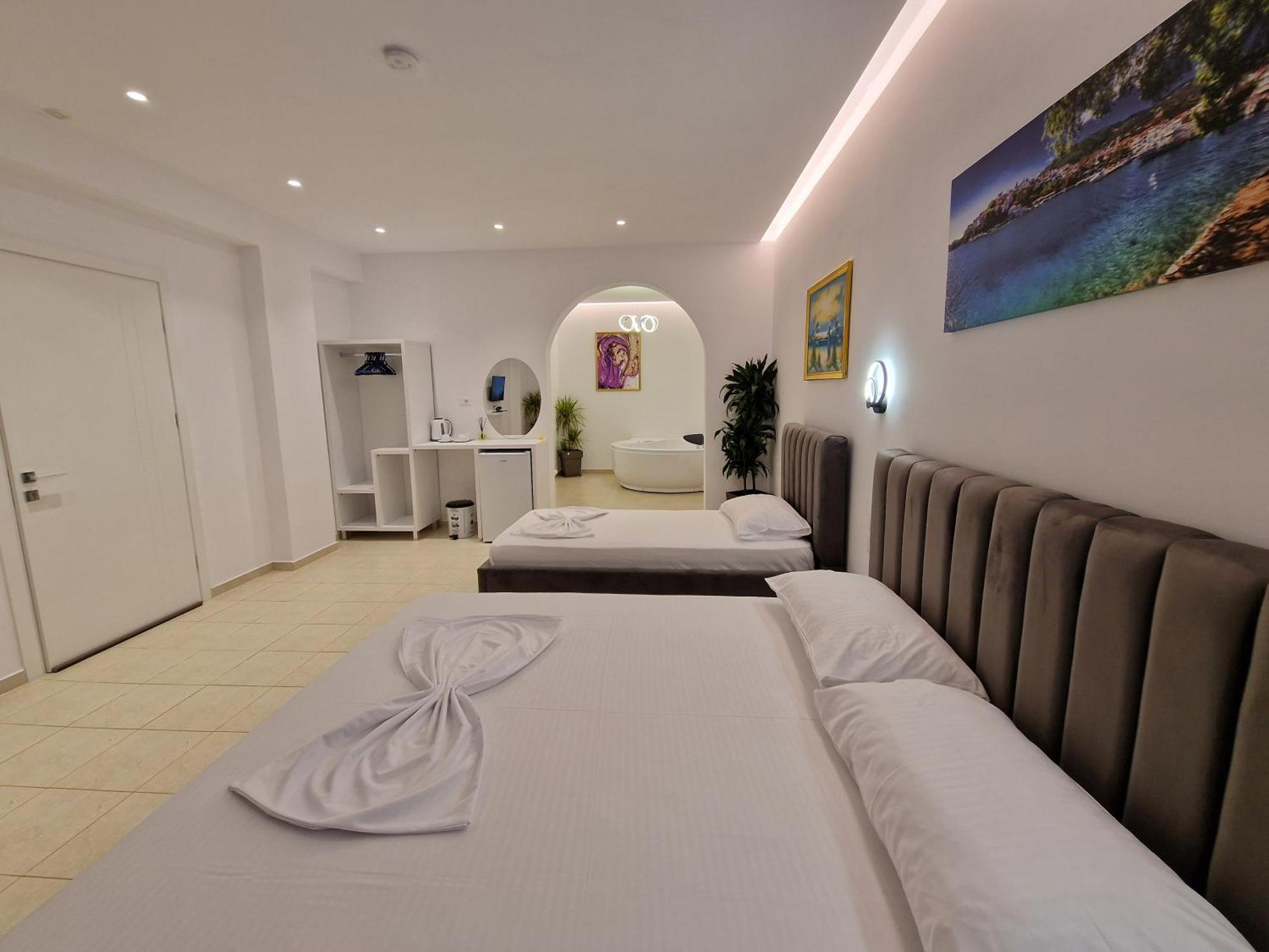 Feniks Hotel Ksamil Exterior photo